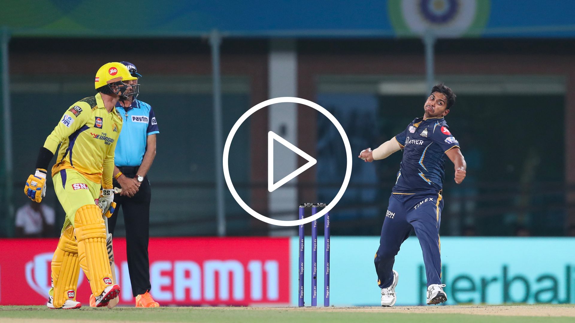 [Watch] GT's Darshan Nalkande Lets Ruturaj Gaikwad Survive No-Ball Scare